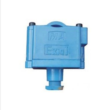 GKT5L設(shè)備開停傳感器產(chǎn)品詳情  　　GKT5L設(shè)備開停傳感器產(chǎn)品介紹  　　礦用設(shè)備開停傳感器主要用于監(jiān)測(cè)煤礦井下機(jī)電設(shè)備(如采煤機(jī)、運(yùn)輸機(jī)、提升機(jī)、破碎機(jī)、局扇、泵站、風(fēng)機(jī)等)的開停狀態(tài)，并把檢測(cè)到的設(shè)備開停信號(hào)轉(zhuǎn)換成各種標(biāo)準(zhǔn)信號(hào)傳輸給礦井監(jiān)測(cè)系統(tǒng)(或其它向地面?zhèn)魉托畔⒌妮d波設(shè)備等)，GKT5L設(shè)備開停傳感器可實(shí)現(xiàn)由地面對(duì)全礦電氣設(shè)備開停狀態(tài)進(jìn)行集中連續(xù)自動(dòng)監(jiān)測(cè)。  　　礦用設(shè)備開停傳感器是確保礦井安全生產(chǎn)，實(shí)時(shí)監(jiān)測(cè)礦井生產(chǎn)狀況實(shí)用可靠的自動(dòng)化裝備，也可作為統(tǒng)計(jì)各種機(jī)電設(shè)備運(yùn)轉(zhuǎn)好壞、運(yùn)轉(zhuǎn)時(shí)間長短及設(shè)備利用率的依據(jù)。  　　GKT5L設(shè)備開停傳感器優(yōu)點(diǎn)  　　GKT5L設(shè)備開停傳感器系礦用本質(zhì)安全型，采用新型優(yōu)化設(shè)計(jì)。礦用設(shè)備開停傳感器輸出形式已形成系列，適合與國內(nèi)外各種監(jiān)測(cè)系統(tǒng)配套，適用于監(jiān)測(cè)供電電流大于5A的各種交流驅(qū)動(dòng)的機(jī)電設(shè)備。GKT5L設(shè)備開停傳感器具有結(jié)構(gòu)新穎、安裝使用方便、功耗低、適應(yīng)性強(qiáng)、性能穩(wěn)定可靠、免維護(hù)等特點(diǎn)。  　　GKT5L設(shè)備開停傳感器參數(shù)  　　GKT5L設(shè)備開停傳感器主要技術(shù)指標(biāo)  　　防爆型式：礦用本質(zhì)安全型  　　防爆標(biāo)志;：ExibI  　　防護(hù)等級(jí)：IP54  　　輸入電源：工作電壓：本安直流8～18V  　　工作電流：≤10mA  　　被測(cè)設(shè)備電流載量：≥5A  　　被測(cè)設(shè)備供電電纜范圍：電纜外徑：ф16～80mm  　　電纜品種：橡套、鋼網(wǎng)、鎧裝及屏蔽等  　　工作方式; 直接卡固在供電電纜外皮上，連續(xù)工作  　　輸出信號(hào)：a、電壓：0/5V  　　b、數(shù)字方式：RS485  　　輸出信號(hào)傳輸距離：≥2Km  　　運(yùn)行顯示：紅、綠二個(gè)LED發(fā)光指示進(jìn)出線口及適用電纜：進(jìn)出線口：二個(gè);  　　電纜外徑：6～12mm。 2芯～4芯  　　外形尺寸：100×70×200mm  　　重量：約50g  　　GKT5L設(shè)備開停傳感器實(shí)物圖  　　  GKT5L設(shè)備開停傳感器  　　  GKT5L設(shè)備開停傳感器  　　  GKT5L設(shè)備開停傳感器  　　因產(chǎn)品生產(chǎn)批次、具體型號(hào)不同，以上圖片僅供參考，詳情可聯(lián)系我們的銷售人員進(jìn)行具體核實(shí)