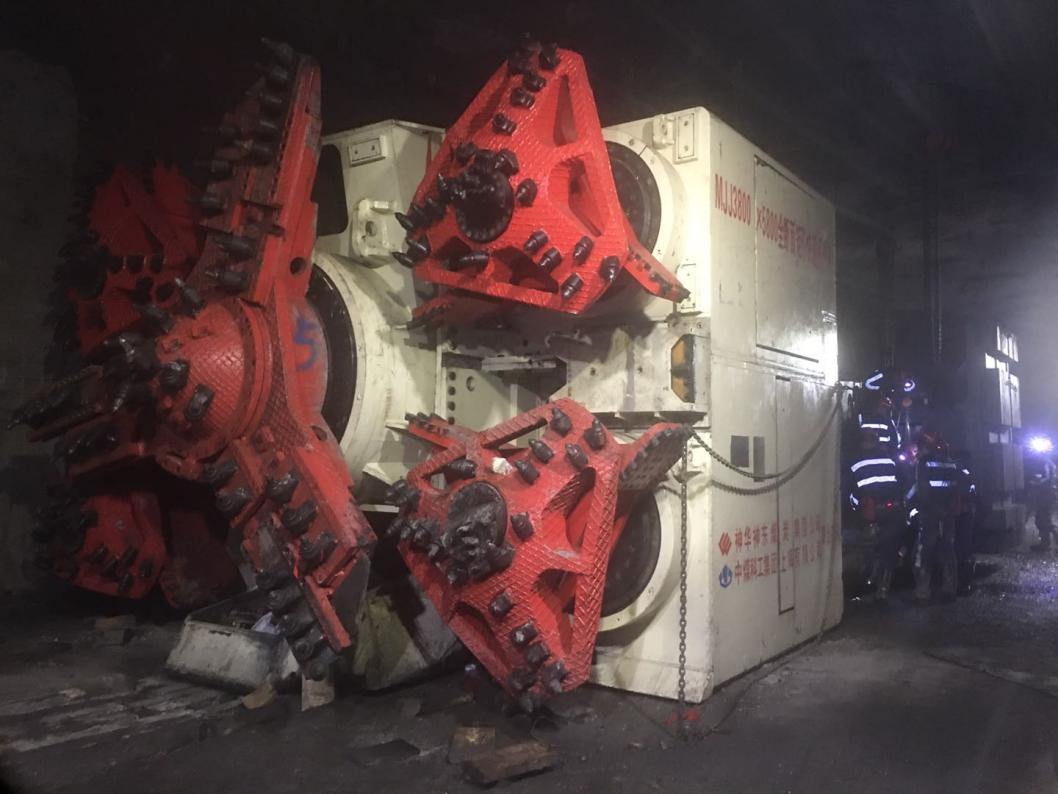 落差5.1米！全斷面矩形快速掘進(jìn)機(jī)開(kāi)啟過(guò)斷層先例